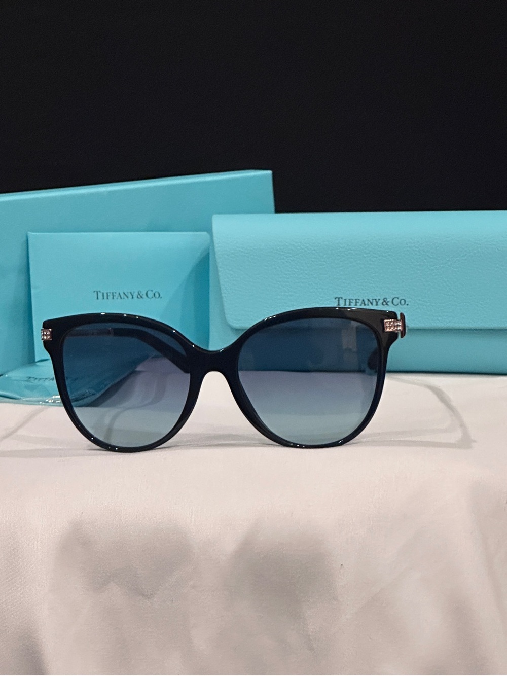 Tiffany & Co. Women's Blue Gradient Oversized Sunglasses - Picture 3 of 7